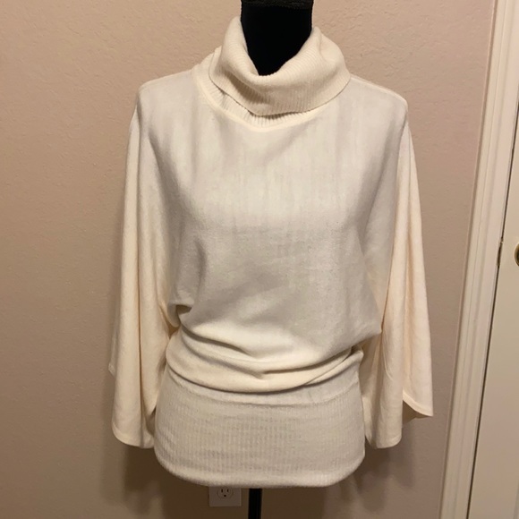 BCBGMaxAzria Tops - ❤️2 for $10 White Oversized Sleeve Top